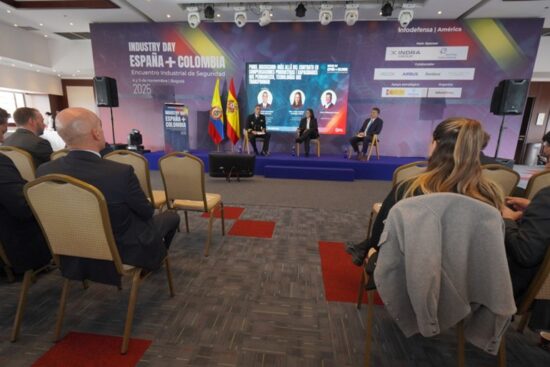 Panel de Discusión 'Más allá del contrato en compensaciones productivas: capacidades que permanecen, tecnologías que transforman'. Firma: Infodefensa