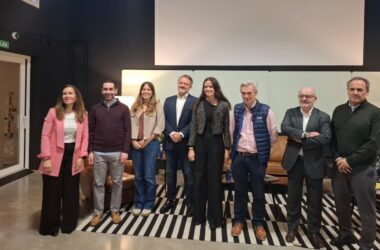 De izquierda a derecha: Paula Sanz, directora de All4Zero, Pedro Luis Compais del Centro Tecnológico Circe, Irene Solís senior researcher Green Energies y CO2 de ArcelorMittal, Juan Manuel López-Gallego de Power to Hydrogen, Marta Dalmases responsable de Innovación Abierta de Iberia, Javier Arnaldo director nacional de Sostenibilidad de Airbus, Eduardo Fernández director de Innovación de Urbaser, Javier Alández director de Economía Circular de Holcim