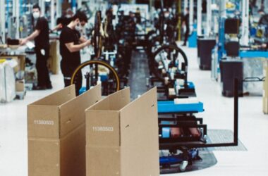 Fábrica de Orbea en Mallabia (Vizcaya). Firma: Orbea