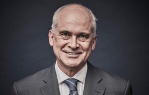 Rafael Pampillón, catedrático de economía en la Universidad San Pablo CEU y profesor de IE Business School. Firma: Industry Talks