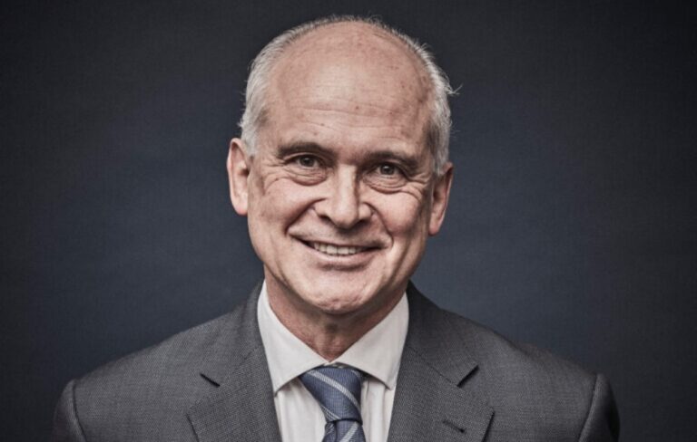 Rafael Pampillón, catedrático de economía en la Universidad San Pablo CEU y profesor de IE Business School. Firma: Industry Talks