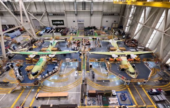 Línea de montaje del avión C295 de Airbus en Sevilla. Firma: Airbus