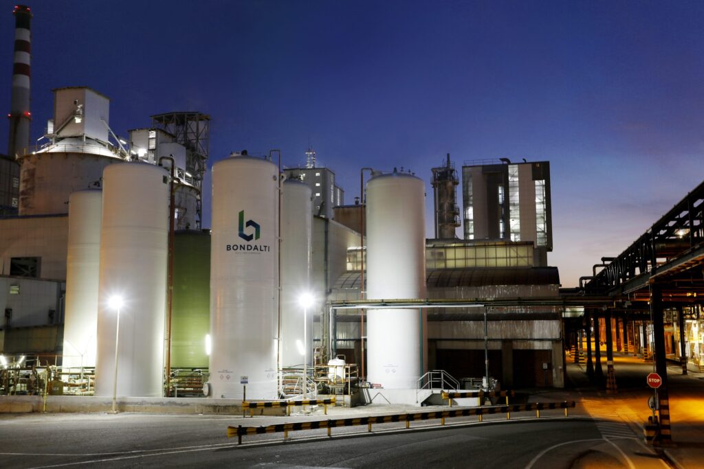 Fábrica de la compañía química portuguesa Bondalti en Torrelavega (Cantabria). Firma: Grupo José de Mello