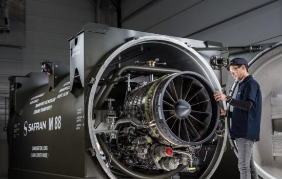 Acondicionamiento de motor M88 de Safran para el caza Rafale en la planta de Dassault en Mérignac (Francia). Firma: Philippe Stroppa / Safran