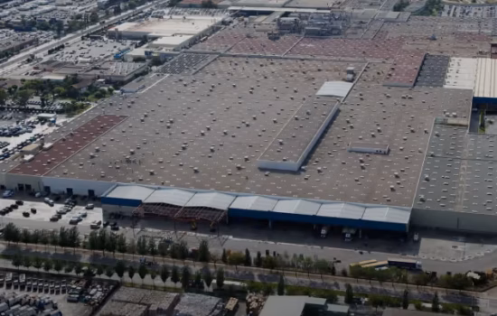Instalaciones de la antigua planta de Nissan en la Zona Franca de Barcelona, ahora reconvertidas en Ebro Factory. Firma: Ebro