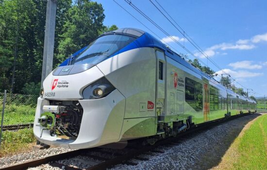 Tren de CAF en la línea regional de la Société Nationale des Chemins de fer Français (SNCF), en Francia. Firma: CAF