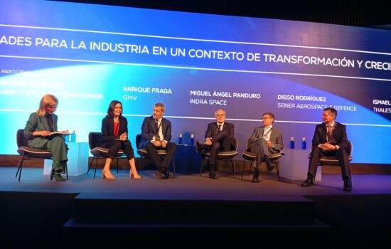 Desde la izda.: Laura Blanco (Capital Radio); Raquel González (Airbus Space Systems); Enrique Fraga (GMV); Miguel Ángel Panduro (Indra Space); Diego Rodríguez (Sener Aerospace & Defence); e Ismael López (Thales Alenia Space). Firma: Industry Talks