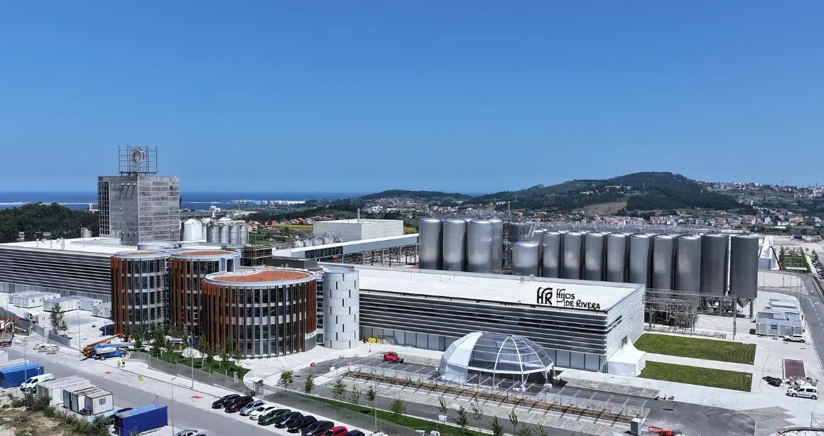 Fábrica de Hijos de Rivera en Morás (A Coruña). Firma: Corporación Hijos de Rivera
