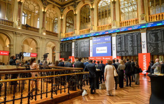 Labiana es el primer laboratorio de salud e industria veterinaria en cotizar en España, haciendo su debut oficial en BME Growth el 24 de junio de 2022. Firma: BME