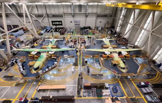 Línea de montaje final del avión C295 en la factoría de Airbus en San Pablo (Sevilla). Firma: Industry Talks