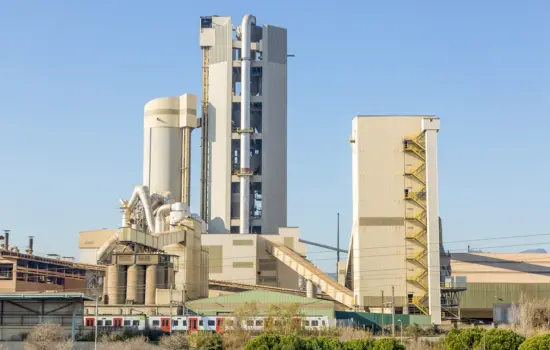Fábrica de Cementos Molins en Sant Vicenç dels Horts (Barcelona), la planta más grande de la compañía en España. Firma: Cementos Molins