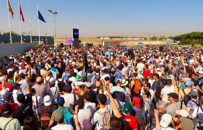 Concentración de la plantilla de Airbus a las puertas de la factoría de San Pablo (Sevilla). Firma: UGT