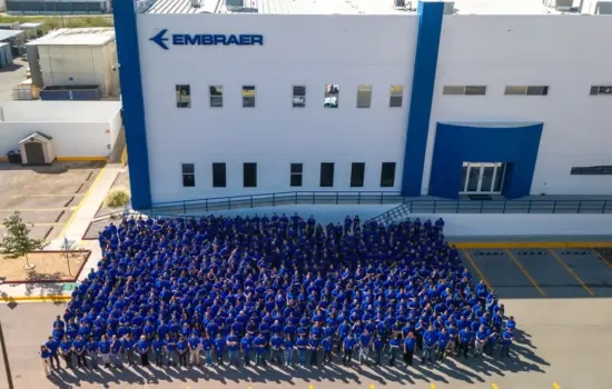 Las instalaciones de Embraer México dan empleo directo a más de 1.200 personas. Firma: Gobierno del Estado de Chihuahua