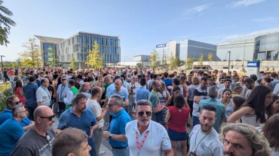 Concentración de la plantilla en las explanadas del Campus Futura de Airbus en Getafe (Madrid). Firma: CCOO