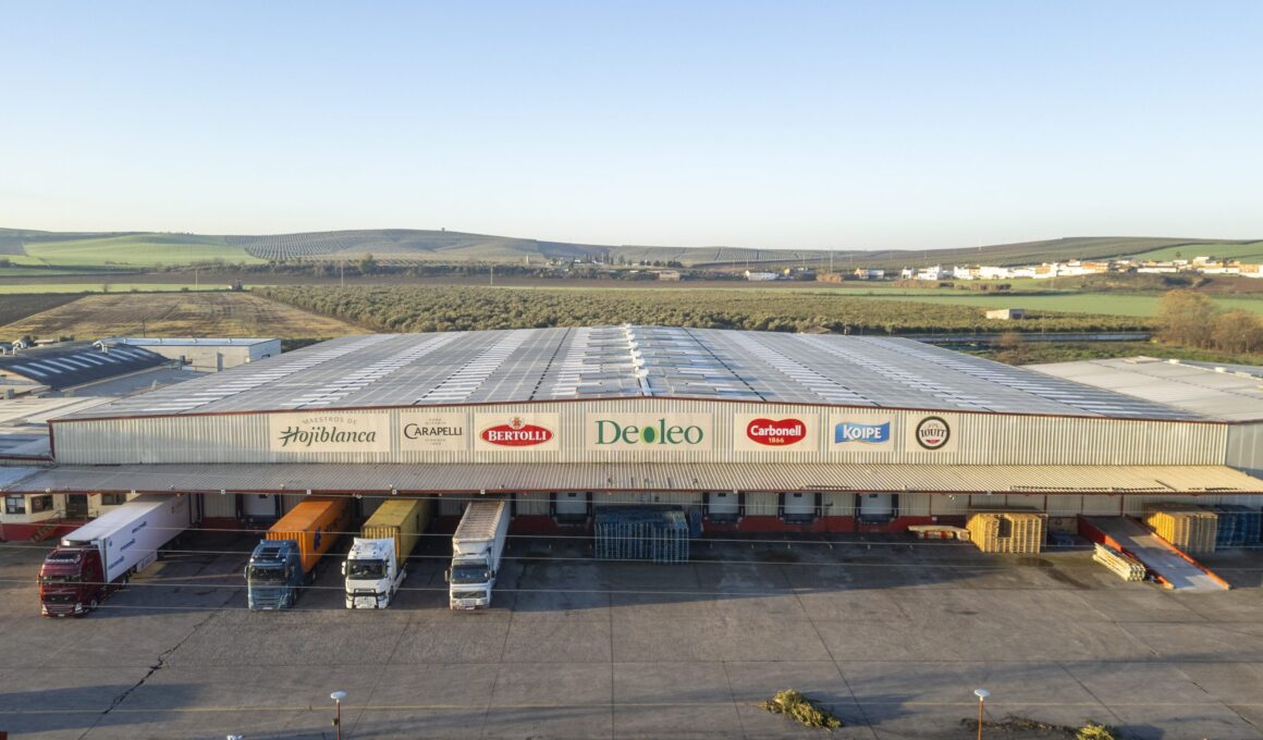 Planta industrial y centro logístico de Deoleo en Alcolea (Córdoba), el principal centro de producción y envasado del líder mundial del aceite de oliva. Firma: Deoleo