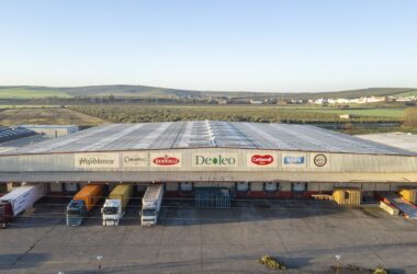 Planta industrial y centro logístico de Deoleo en Alcolea (Córdoba), el principal centro de producción y envasado del líder mundial del aceite de oliva. Firma: Deoleo