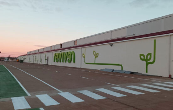 Fachada principal de la factoría Reviver de GAM en Villacé (León), su planta de economía circular y refabricación de maquinaria. Firma: GAM