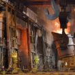 Una cuchara transporta acero fundido en la factoría asturiana de ArcelorMittal, en Avilés. Firma: ArcelorMittal