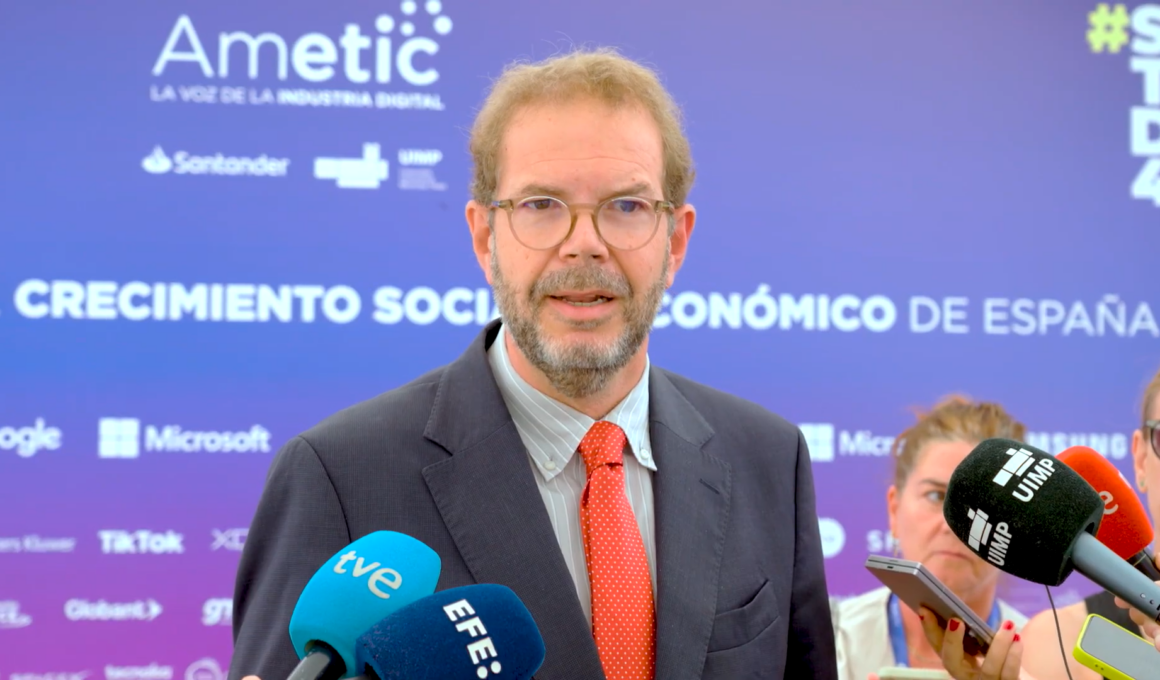 Jordi garcía Brustenga, secretario de Estado de Industria, en el encjuentro anual de Ametic, n la UIMP de Santander. Firma: Industry Talks