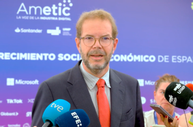 Jordi garcía Brustenga, secretario de Estado de Industria, en el encjuentro anual de Ametic, n la UIMP de Santander. Firma: Industry Talks