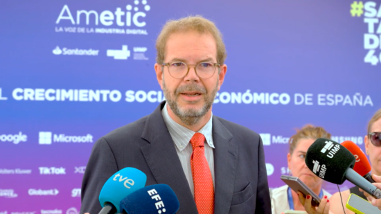 Jordi garcía Brustenga, secretario de Estado de Industria, en el encjuentro anual de Ametic, n la UIMP de Santander. Firma: Industry Talks