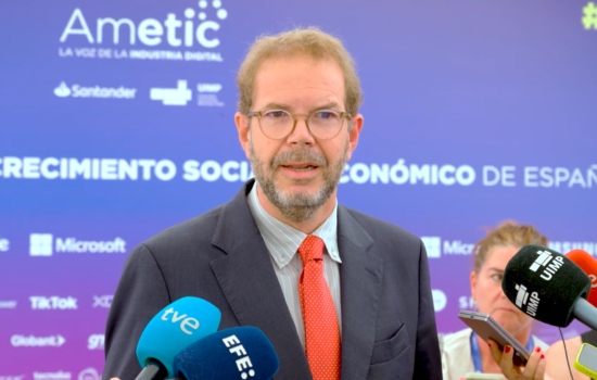 Jordi garcía Brustenga, secretario de Estado de Industria, en el encjuentro anual de Ametic, n la UIMP de Santander. Firma: Industry Talks