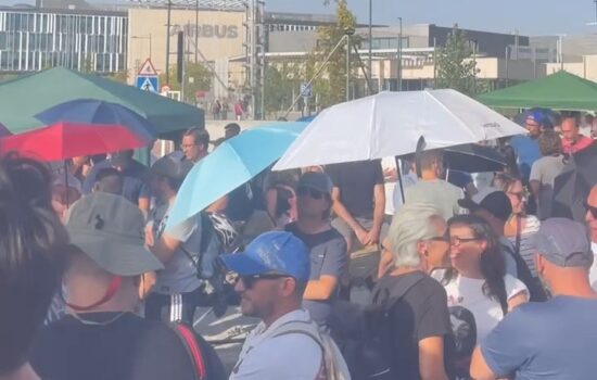Trabajadores de Airbus España en huelga, concentrados en el Campus Futura de la multinacional en Getafe (Madrid), su sede corporativa, el 7 de septiembre de 2026. Firma: industry TALKS