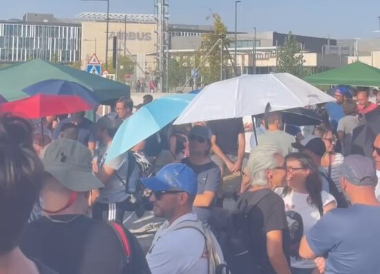 Trabajadores de Airbus España en huelga, concentrados en el Campus Futura de la multinacional en Getafe (Madrid), su sede corporativa, el 7 de septiembre de 2026. Firma: industry TALKS