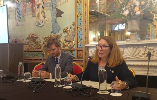María Jesús Romero, directora general de economía del Ayuntamiento de Madrid, y Jaime Martínez, director general de economía e industria de la Comunidad de Madrid. Firma: industry TALKS